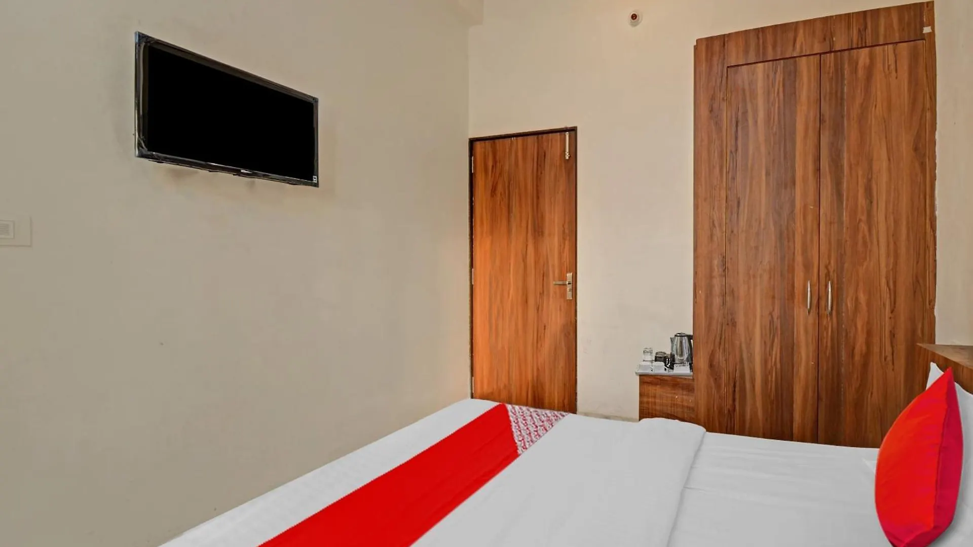 Hotel O Silver Valley Удайпур
